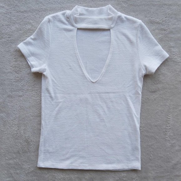 all white Aritzia Wilfred Free Robillard V-neck choker keyhole cut-out tshirt - Picture 1 of 2
